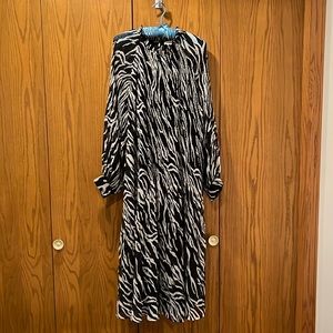 New with tags! River Island Maternity dress - runs big